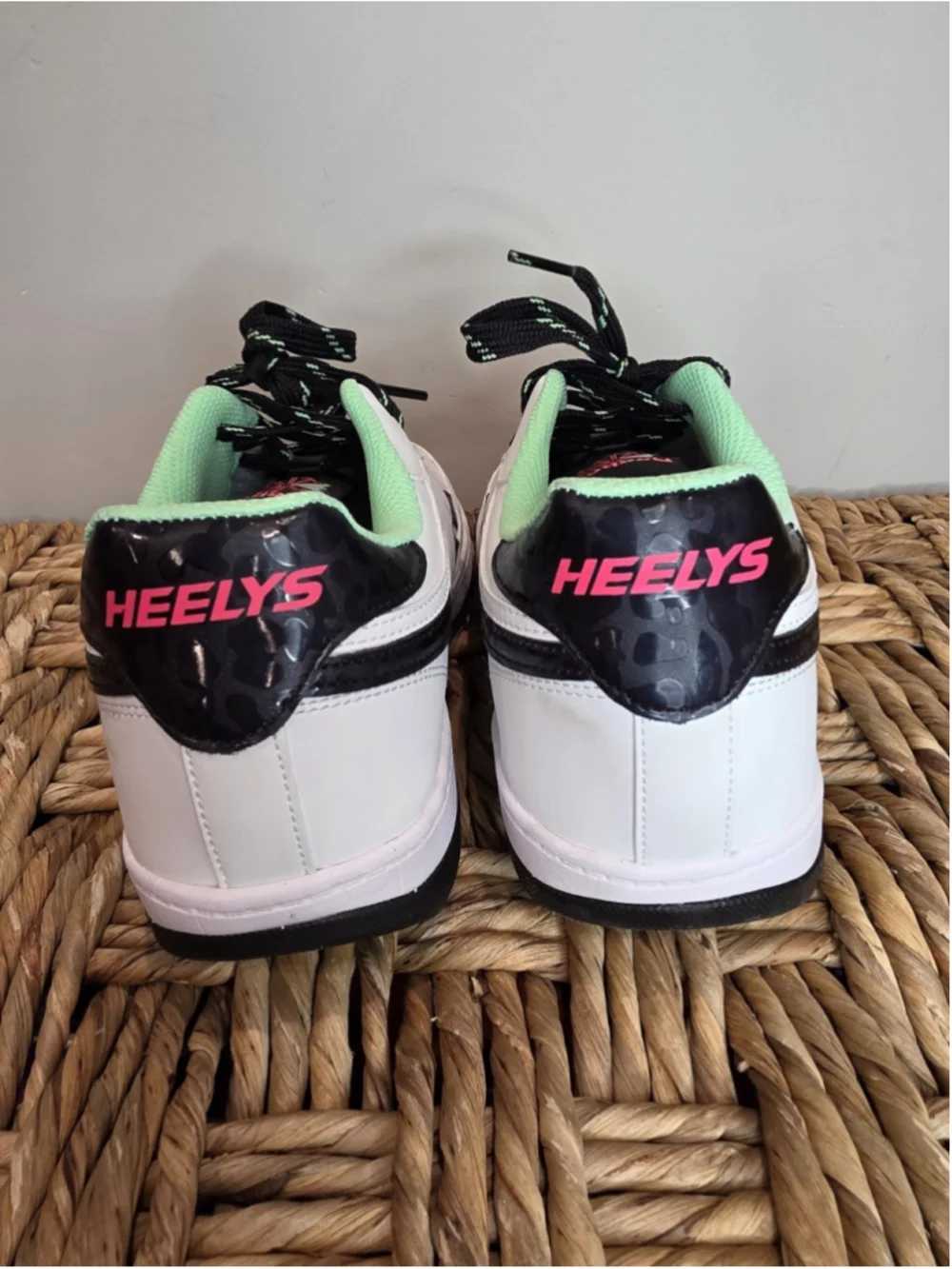 Reebok x Heelys Roller Shoes White Black Mint Green Women's US 7 EU39 Youth 5